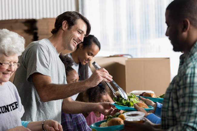 Empresas oferecem voluntariados em outros pases para engajar seus funcionrios