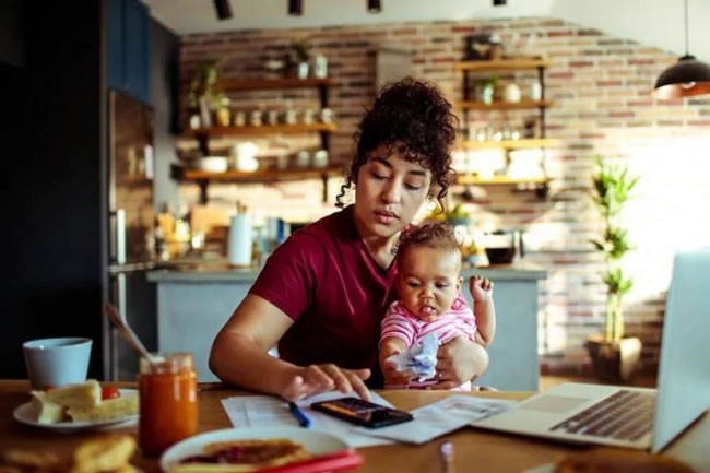 Mulheres buscam flexibilidade ao empreender, mas 52% tm dificuldade de conciliar dupla jornada